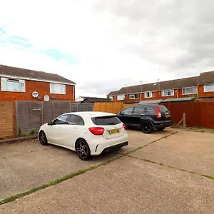 Luxury 5 Mins To Airport Sleeps 4 Apartment